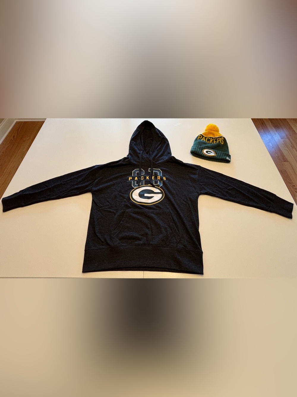 Green Bay Packers Women’s L Marled Grey Pullover Hoodie & Pom Knit Hat Bundle